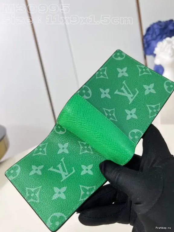 First bag ru VUITTON WALLET-11.5-9-1.5cm MULTIPLE LOUIS 0513